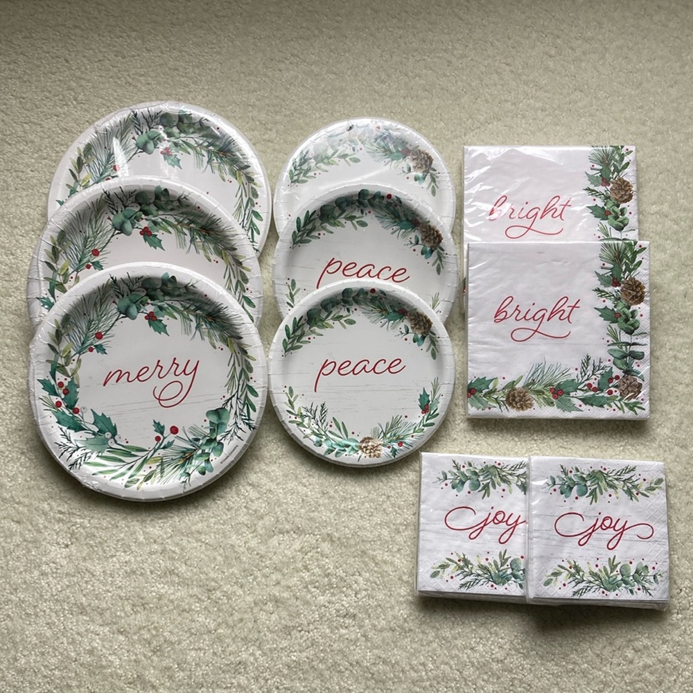 Smart Living - Holiday Paper Plates & Napkins